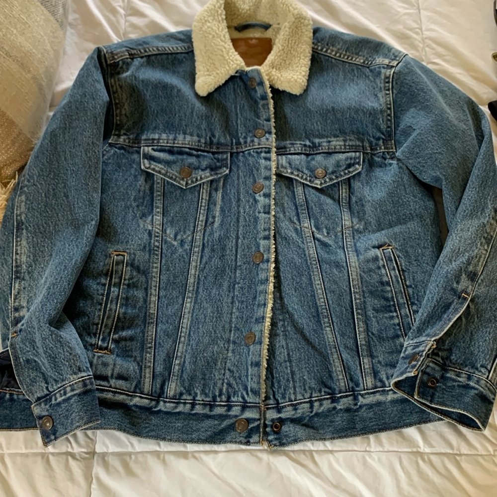 Levi’s 90’s Sherpa Trucker Jacket